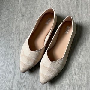 NEW Mia Izzy Flyknit Flat, Beige, size 10